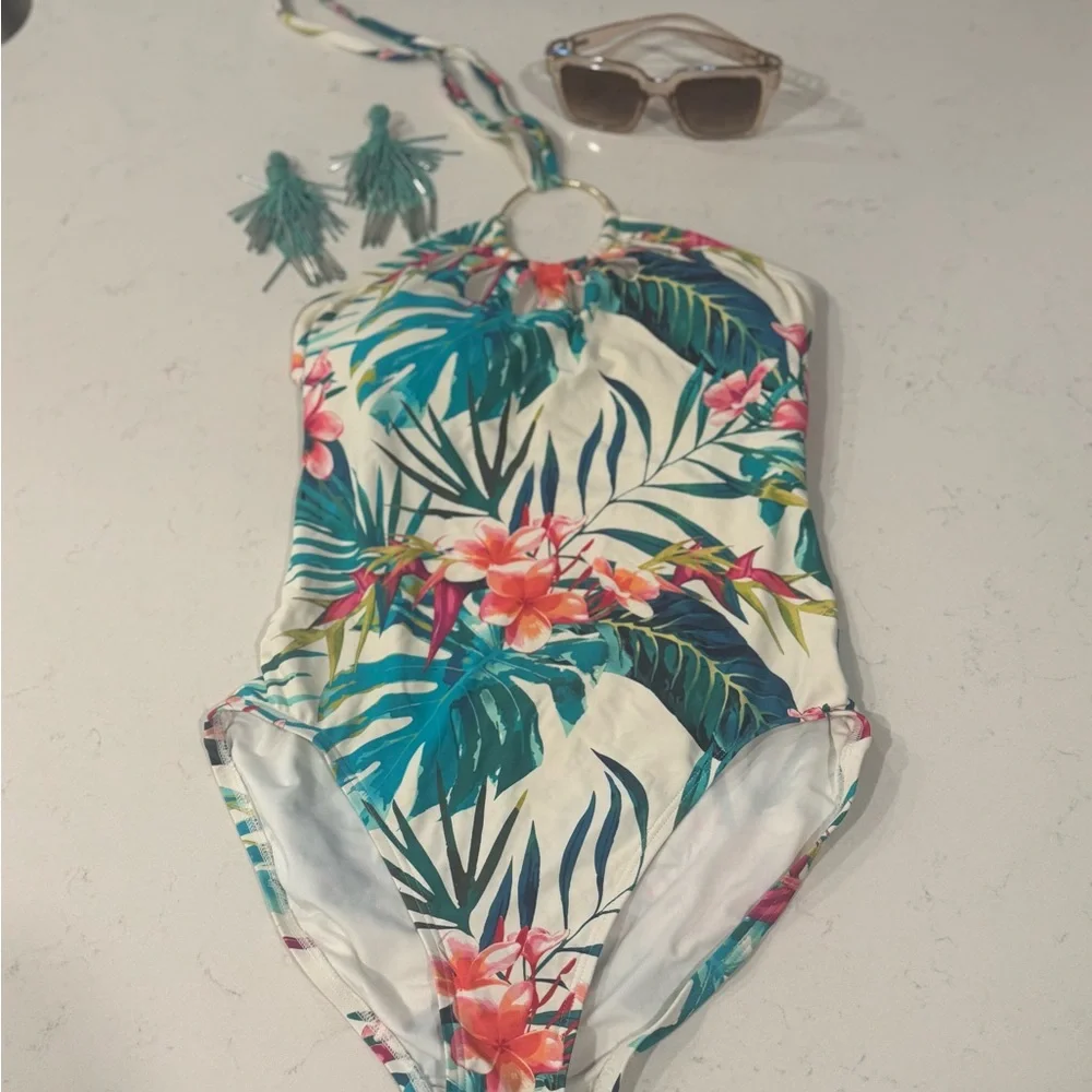 Vince Camuto Women’s Tropical Floral One Piece Swimsuit - Picture 5 of 11